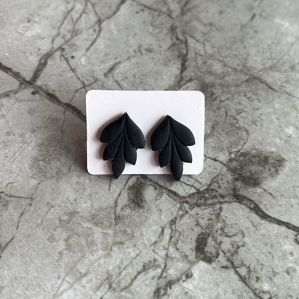 Elegant Black Leaf Earrings